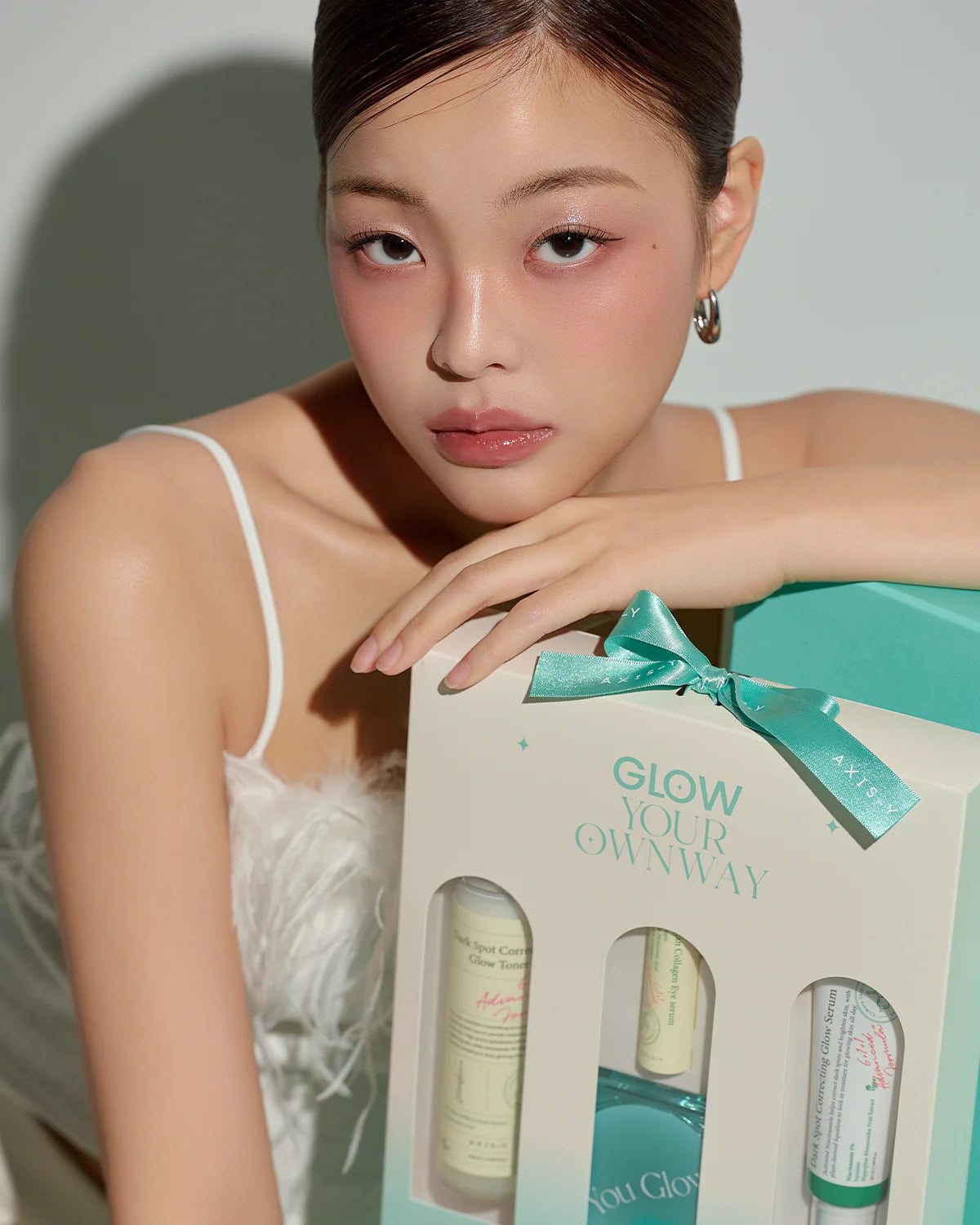 AXIS-Y Glow Your Own Way Beauty Box